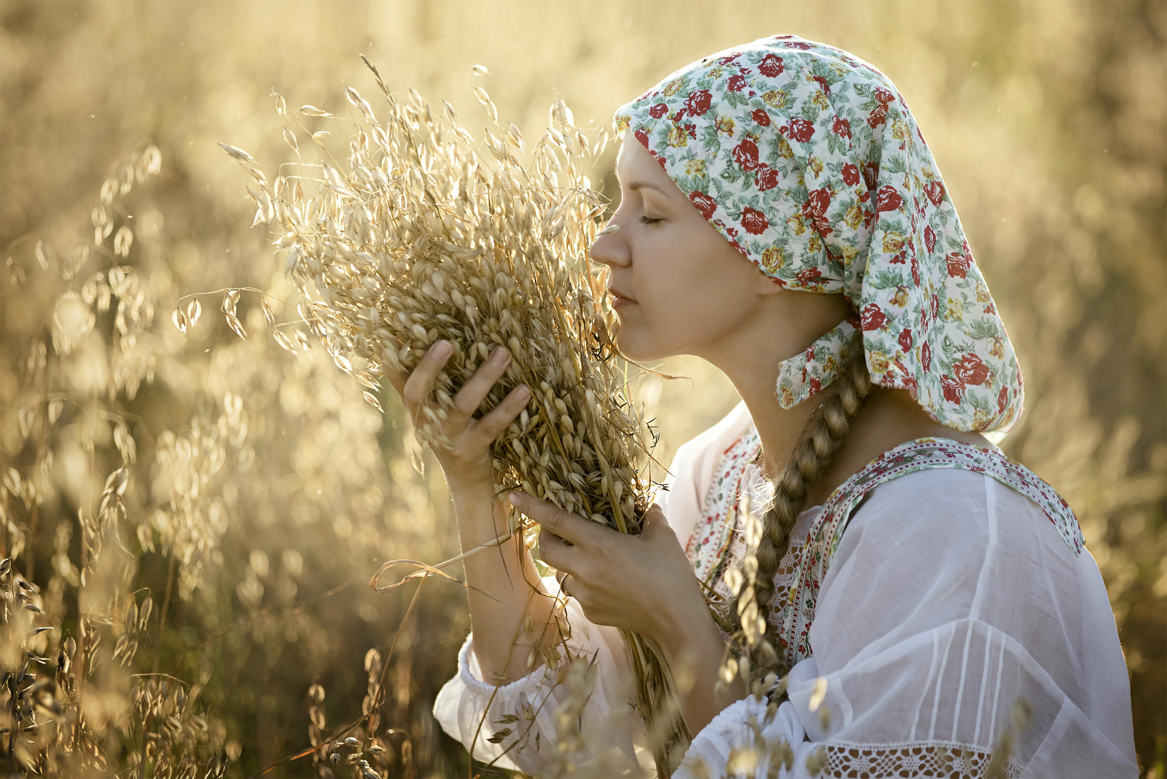 Photo Women in Slavic costumes in Addis Ababa