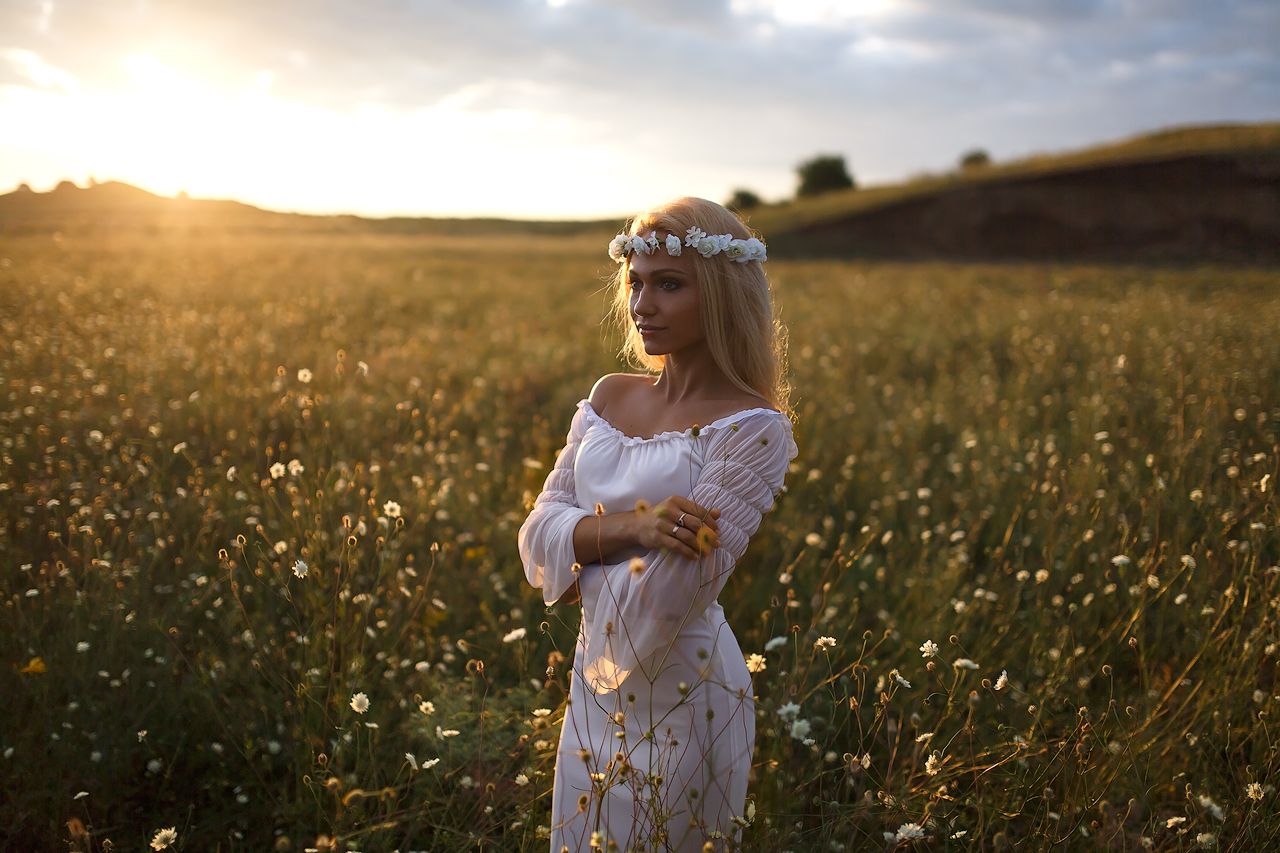 Girls in Slavic costumes in Addis Ababa